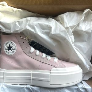 BRAND NEW NEVER WORN BABY PINK CONVERSE 🤍
